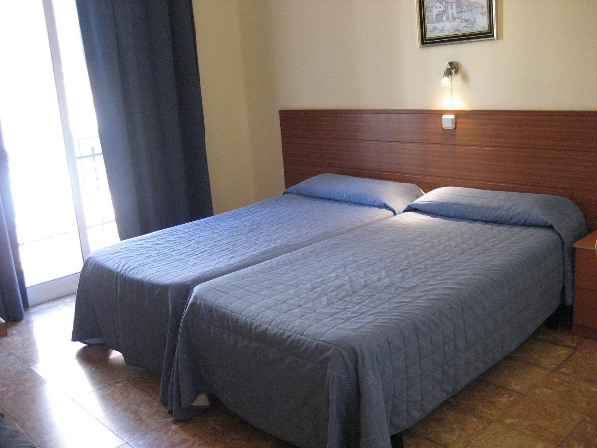 Hostal Bejar บาร์เซโลนา ภายนอก รูปภาพ