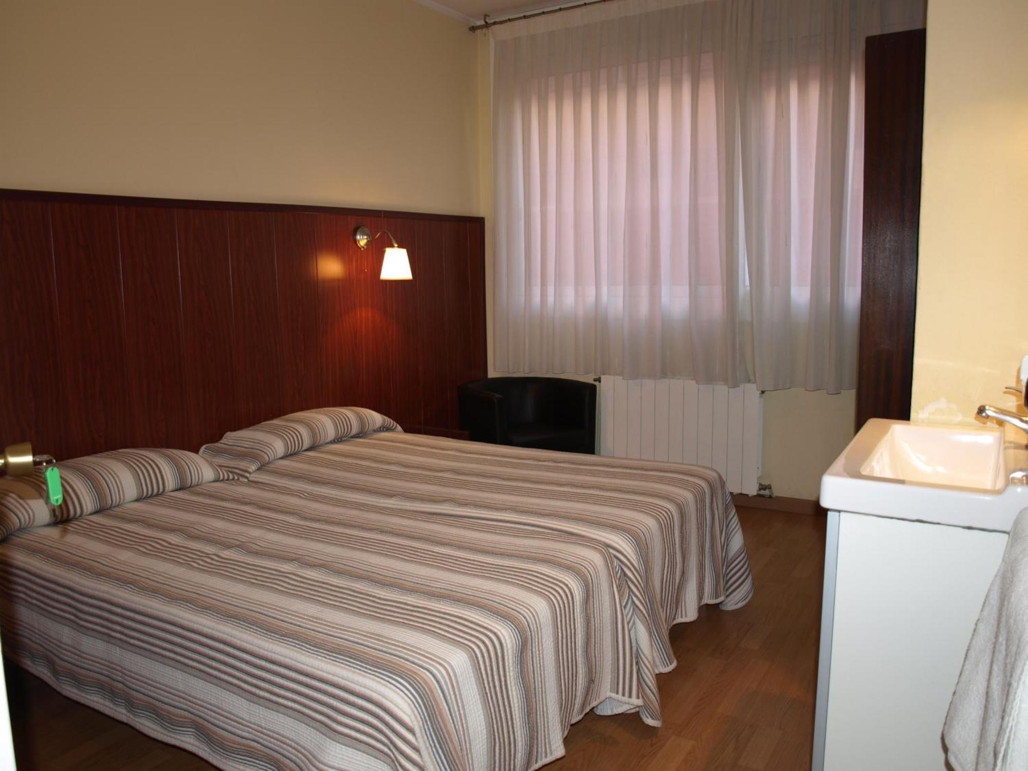 Hostal Bejar บาร์เซโลนา ภายนอก รูปภาพ
