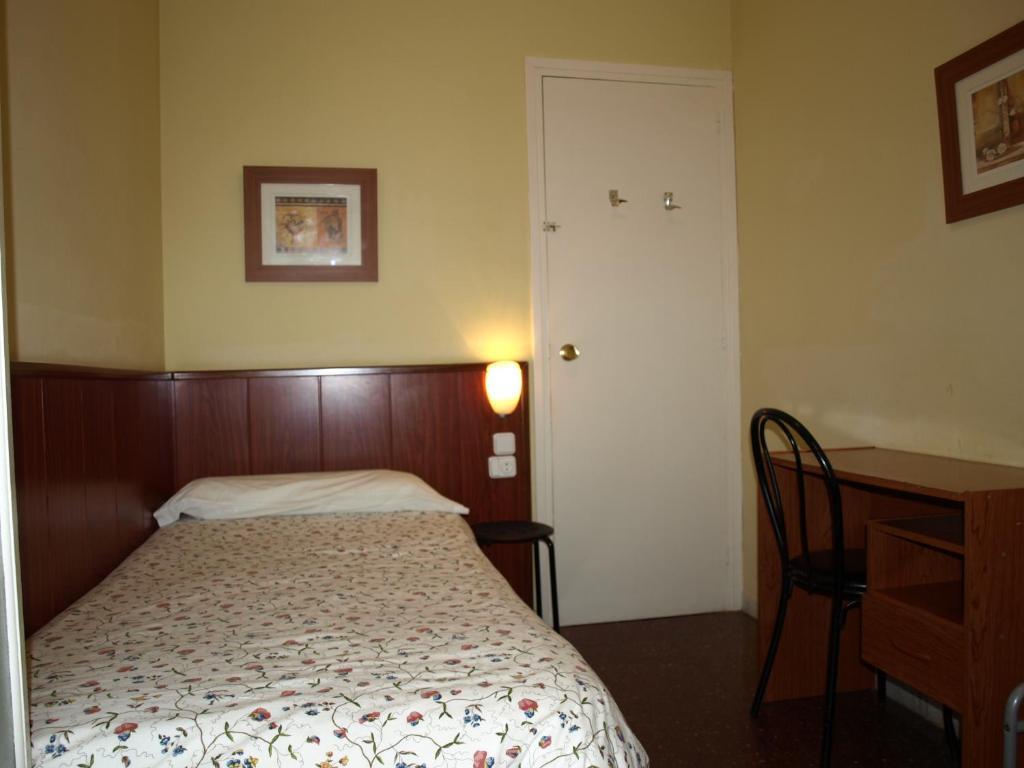 Hostal Bejar บาร์เซโลนา ภายนอก รูปภาพ