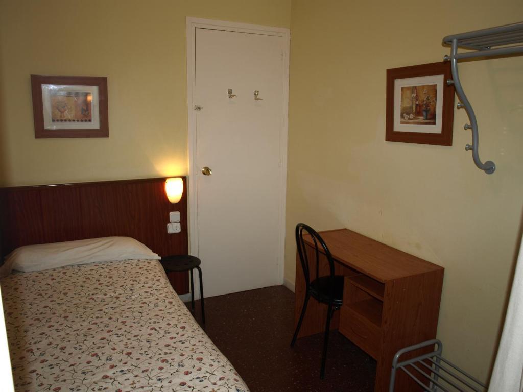 Hostal Bejar บาร์เซโลนา ภายนอก รูปภาพ
