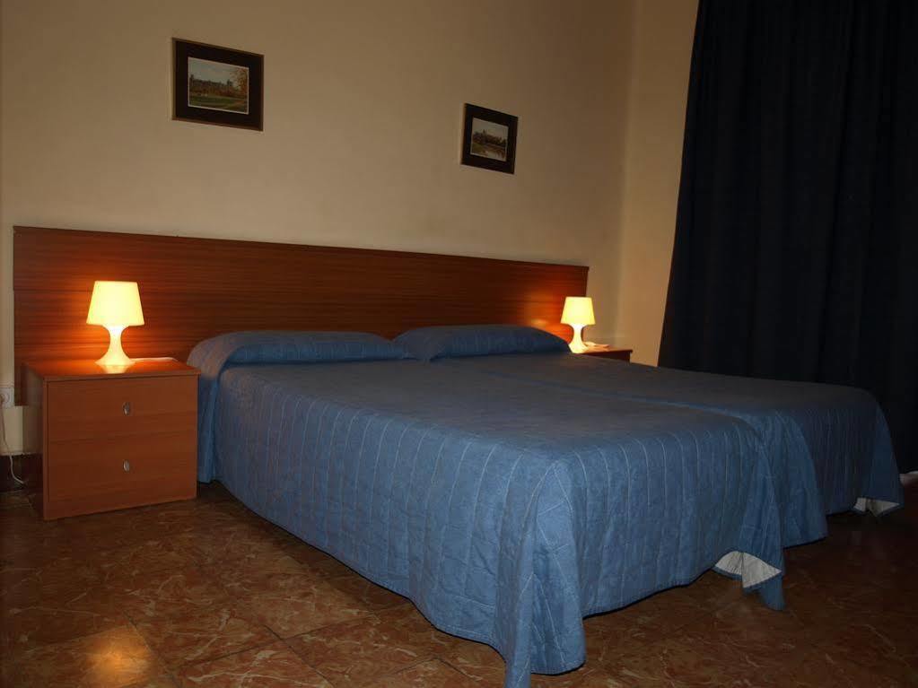 Hostal Bejar บาร์เซโลนา ภายนอก รูปภาพ