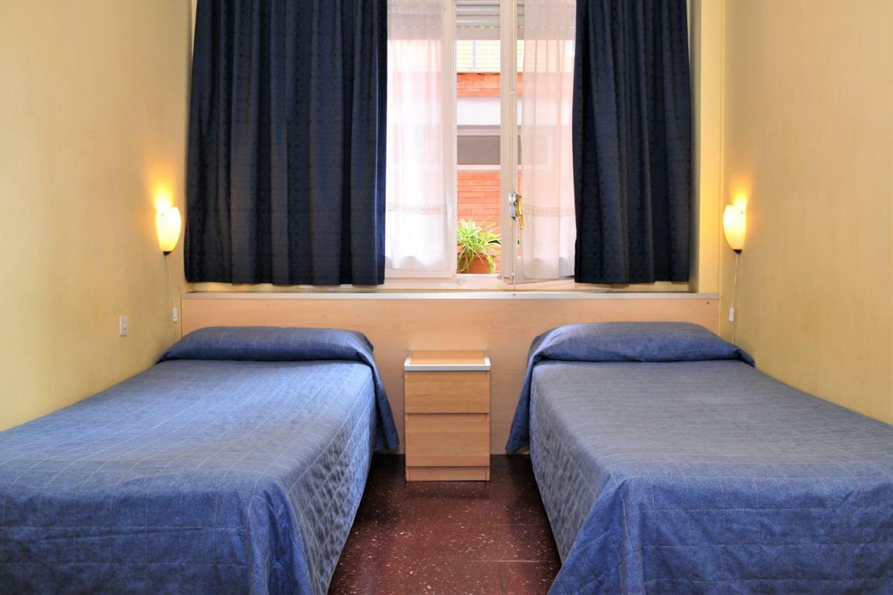 Hostal Bejar บาร์เซโลนา ภายนอก รูปภาพ