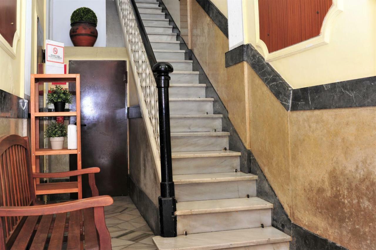 Hostal Bejar บาร์เซโลนา ภายนอก รูปภาพ