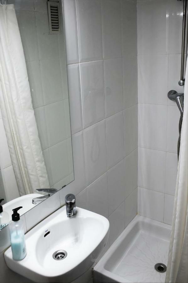 Hostal Bejar บาร์เซโลนา ภายนอก รูปภาพ