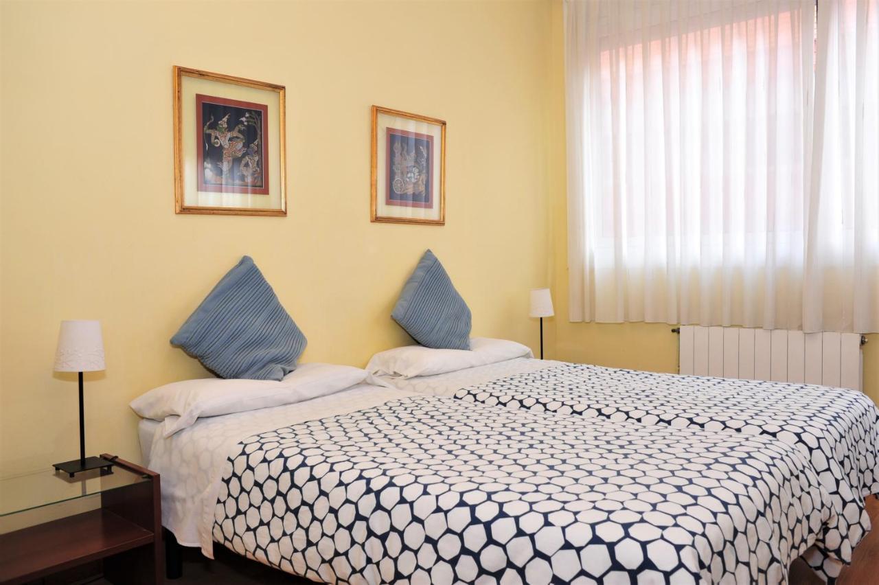 Hostal Bejar บาร์เซโลนา ภายนอก รูปภาพ